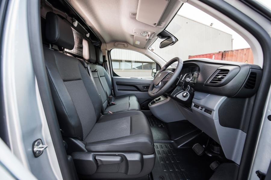 Интерьер Peugeot Expert Long 2019 года  (AU) (фото 8 из 38)
